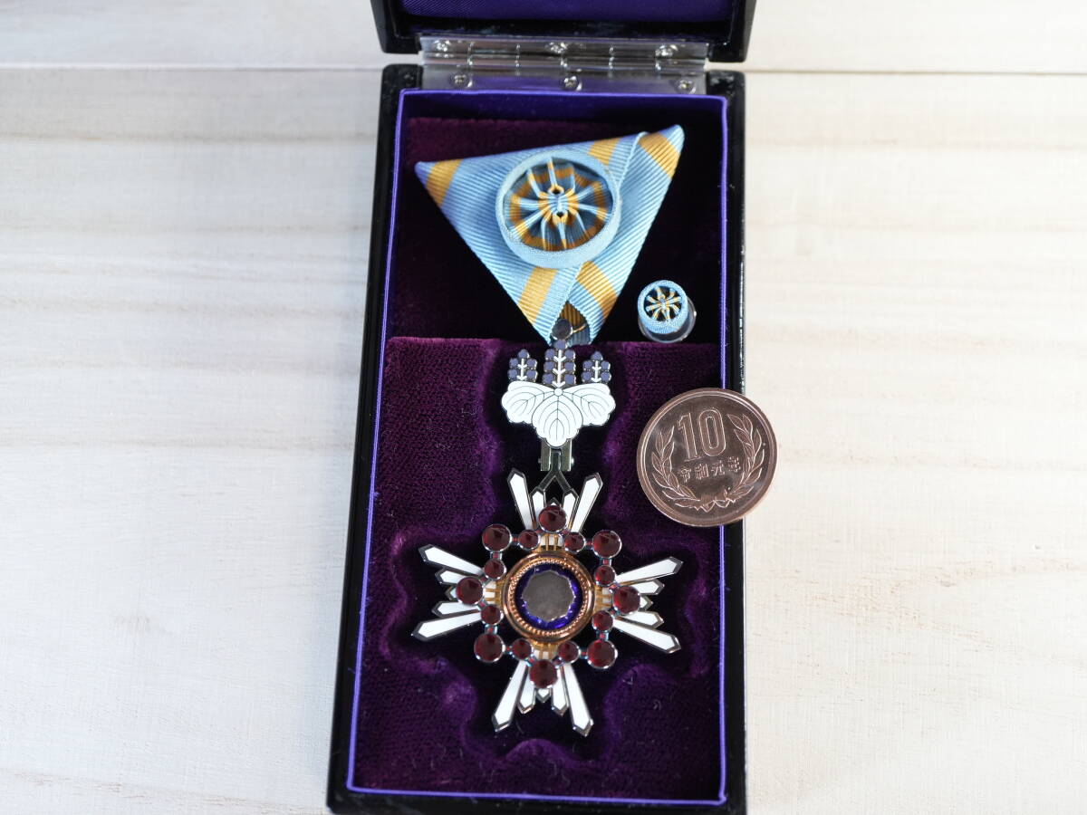 勲章 ⁄ 勲五等瑞宝章 勲六等瑞宝章 勲七等瑞宝章 + 略綬