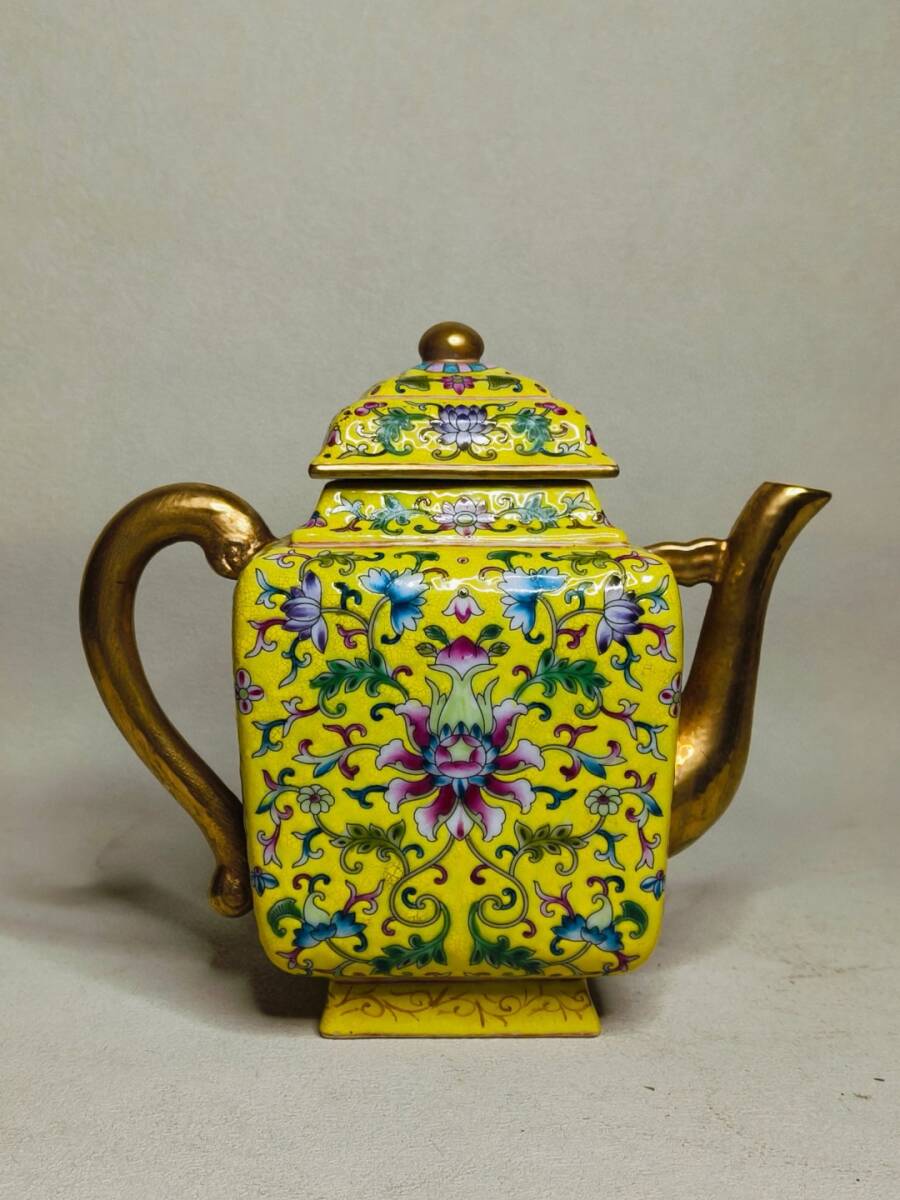 中国古美術・宮廷の御蔵品・純手描きの金粉彩磁器の壺・儲物缶・漆箱付