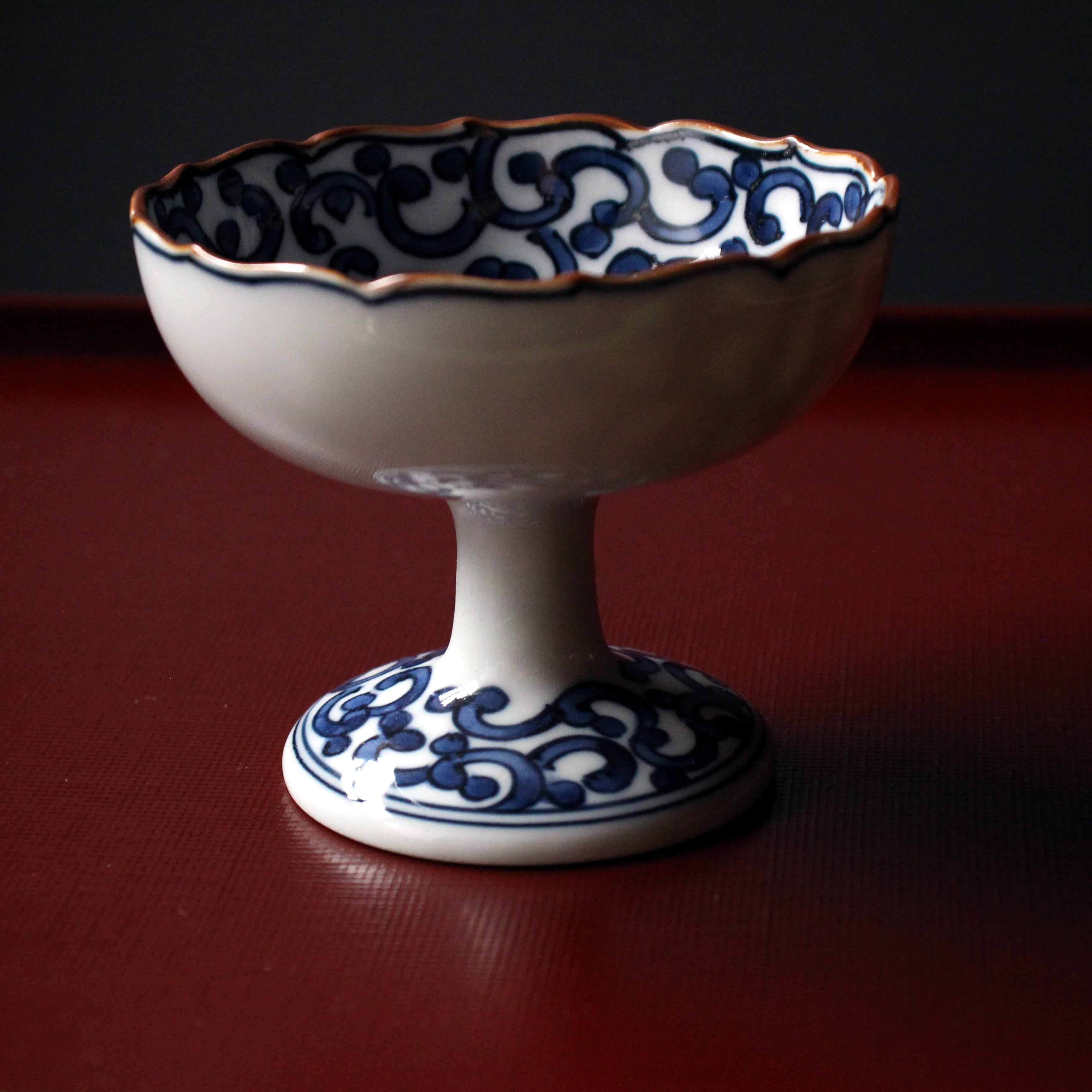 平戸松山窯 濃唐草 高台小鉢 | 芦屋貴兆陶家 online shop