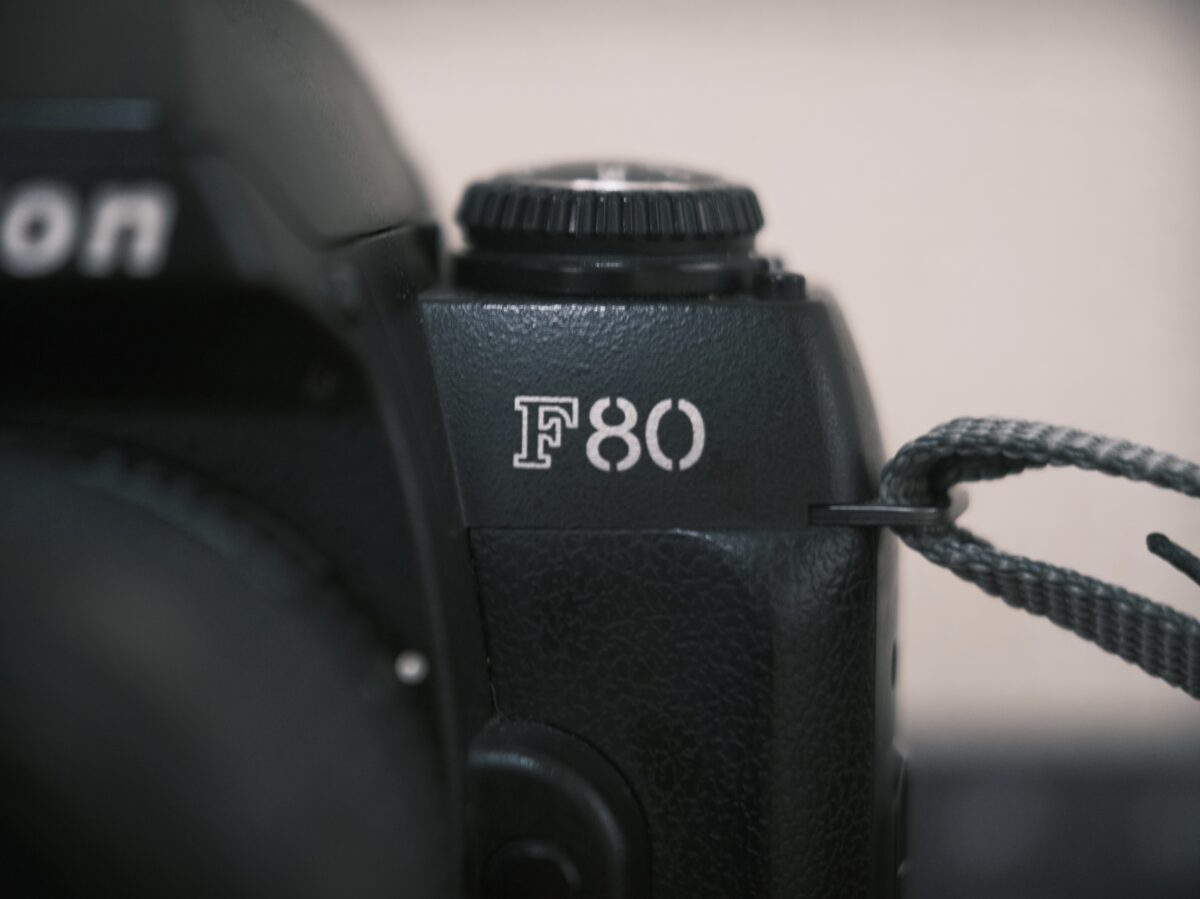 フィルムカメラレビュー。「Nikon F80」 | BORN SURE blog