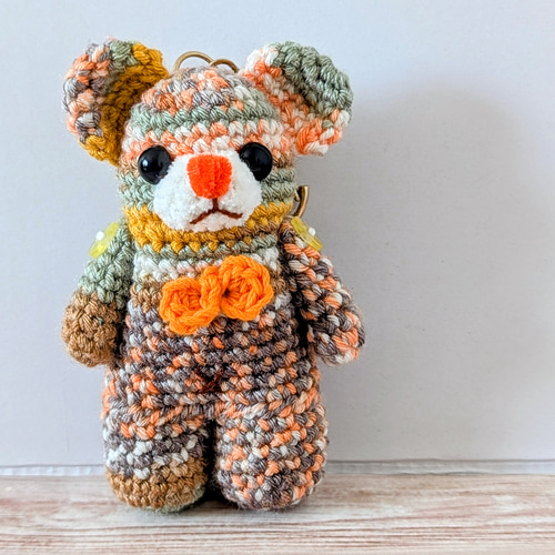 テディベア 緑色のクマ 熊 編みぐるみ 元気の出る顔 むっちりボディの