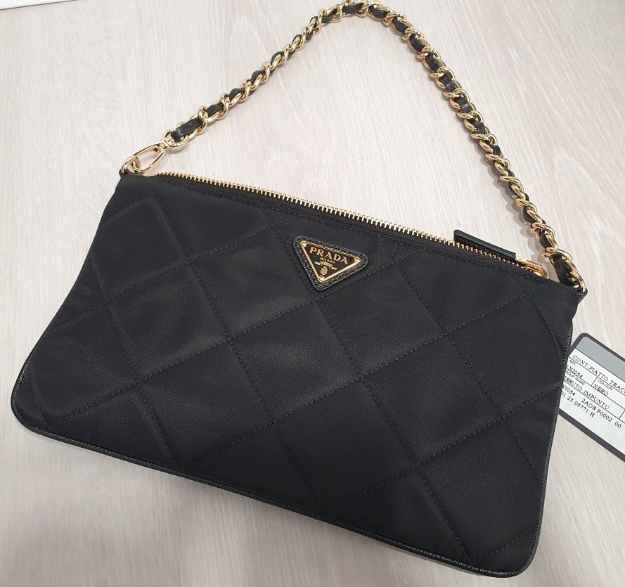 PRADA ショルダーバッグ 黒 キルティング