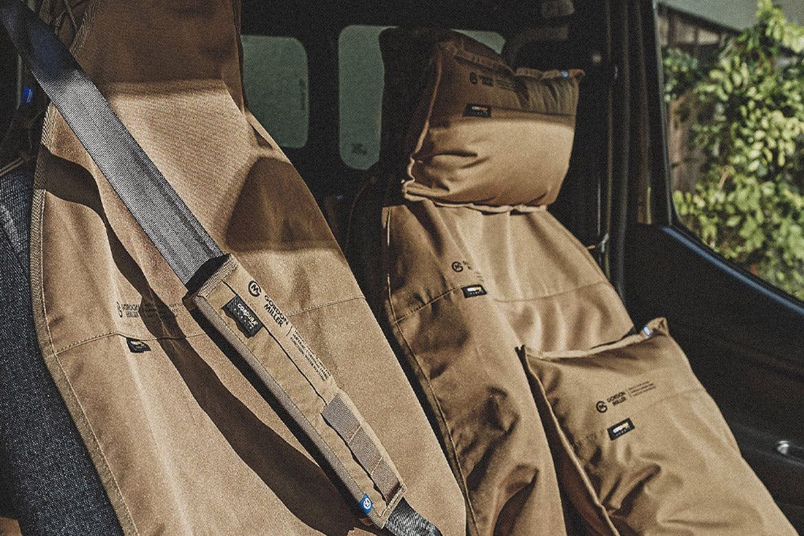 車の座席にかけるだけで、簡単に汚れを防いでくれる防水シートカバー