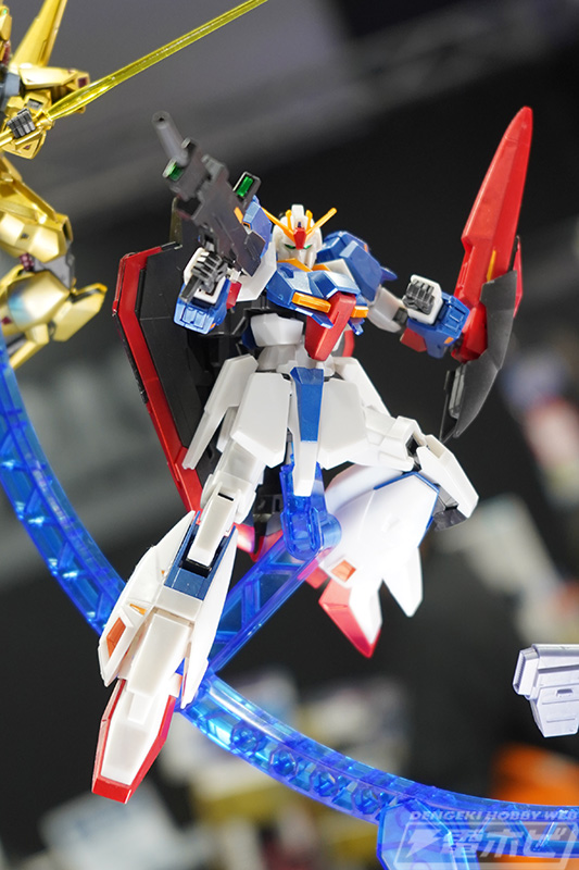 限定ガンプラ「MG ドム［クリアカラー］」や「HG ゼータガンダム［U.C.