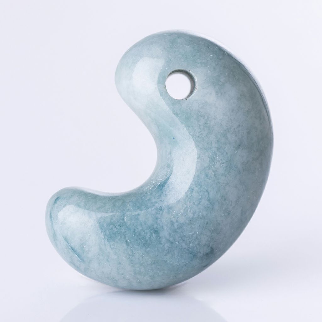 勾玉／青色（入コン沢）ヒスイ | 糸魚川翡翠工房こたき