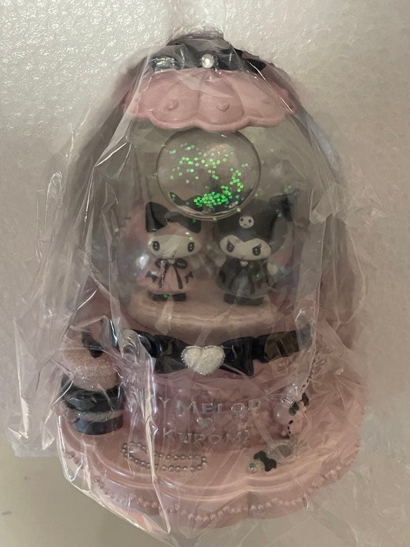 サンリオ 光るスノーグローブ スノードーム クロミ マイメロ サンリオ 光るスノーグローブ スノードーム クロミ マイメロ Amazon.co