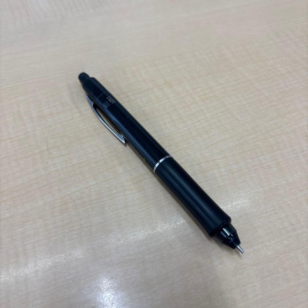 賢くなるシャーペン ゼブラ史上最も長い先端パイプで、書いている文字の見える範囲が従来品