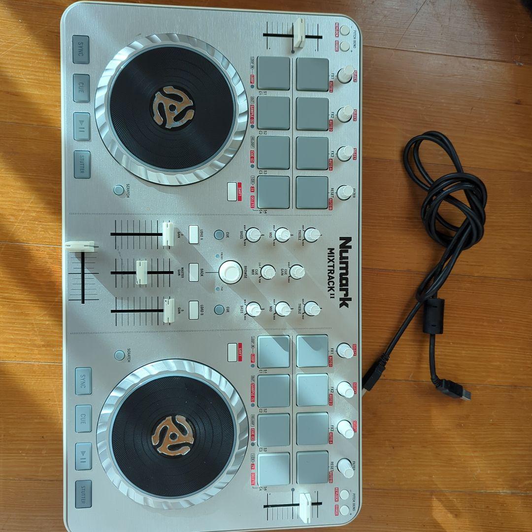 Numark Mixtrack Pro II DJコントローラー Numark Mixtrack Pro II 2-channel DJ Controller | Sweetwater