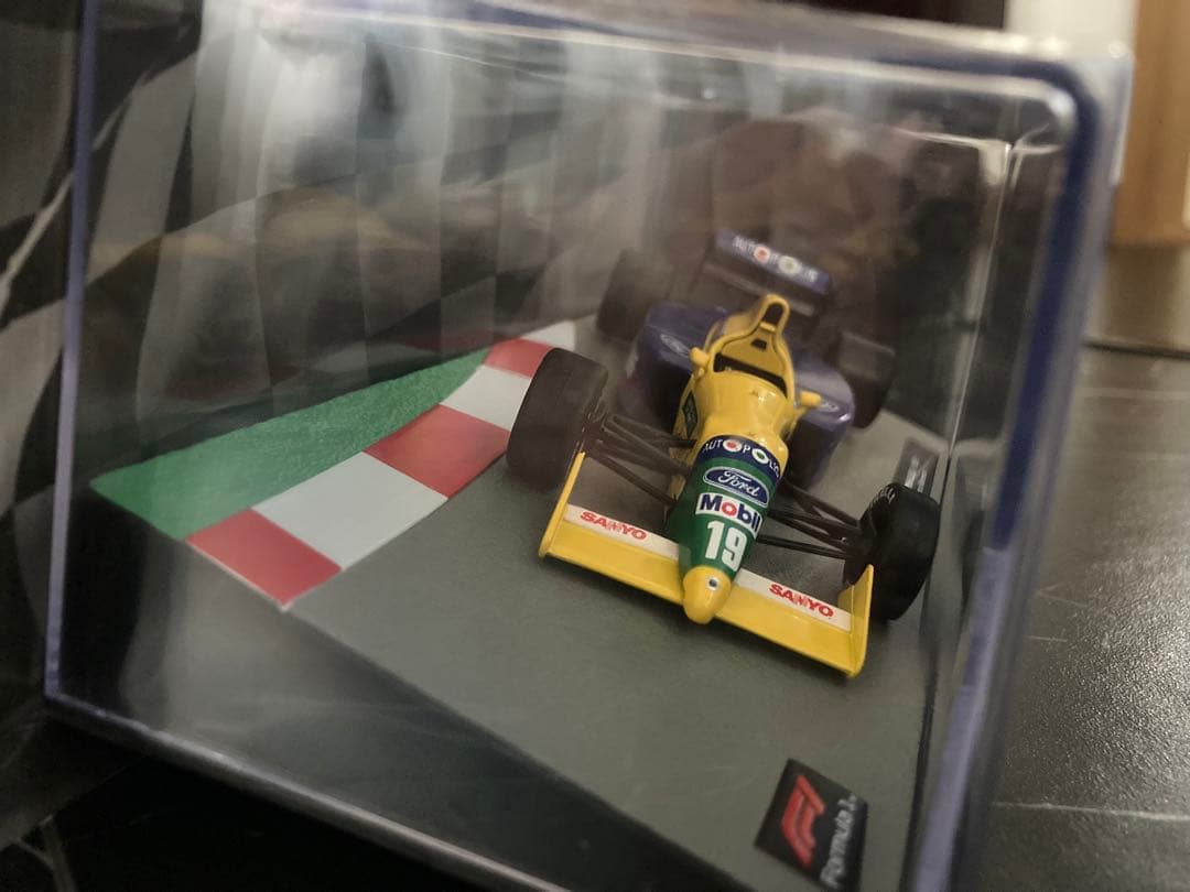 激レア　日本未発売　F1マシンコレクション　ベネトンB190B ロベルト　モレノ