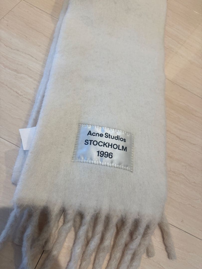 Acne Studios 1996 ホワイトマフラー Acne Studios 1996 ホワイトマフラー AcneStudios マフラー ホワイト