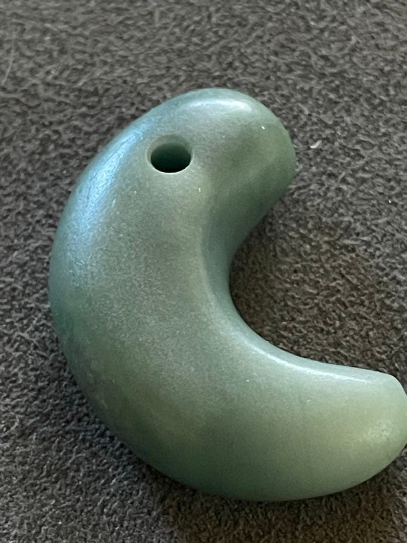 古墳時代 翡翠勾玉 翡翠 勾玉 古墳時代 An ancient Japanese ornamental stone made of